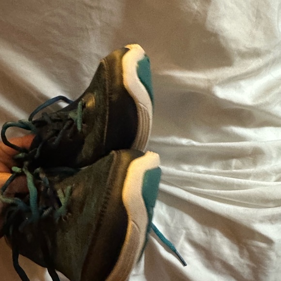 GUC Vionic tennis shoes. Size 9.5. - Picture 9 of 12